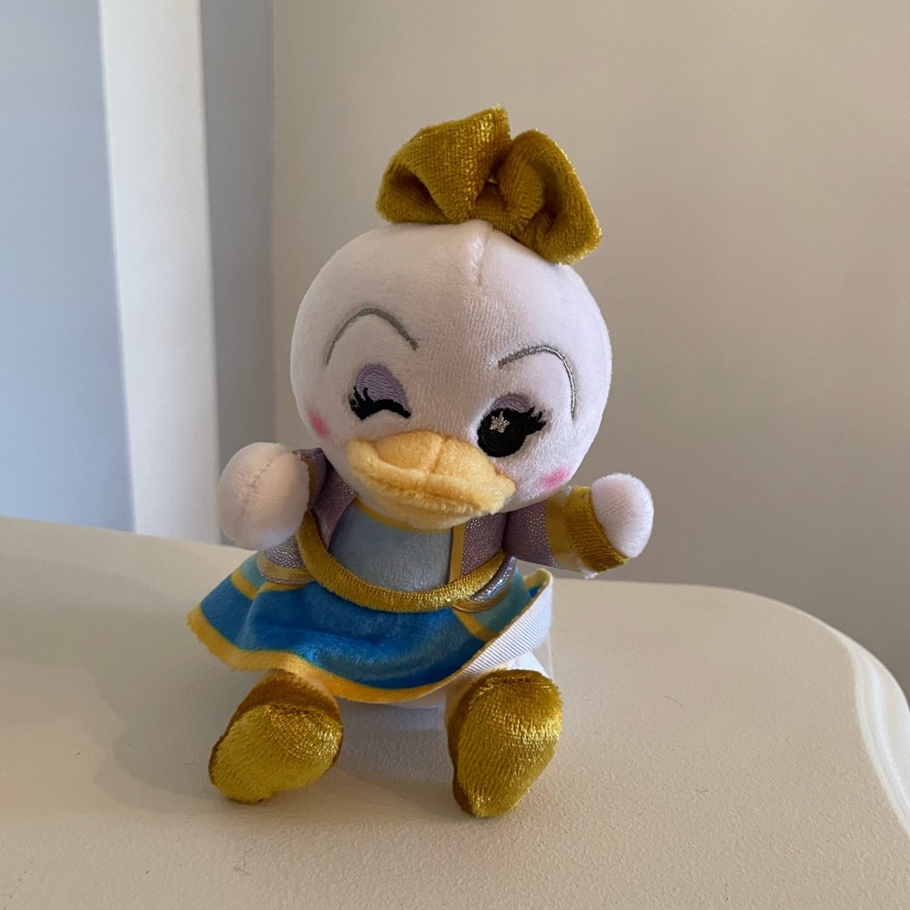 Brand new Disney Wishables 50th anniversary collection, Daisy Duck !